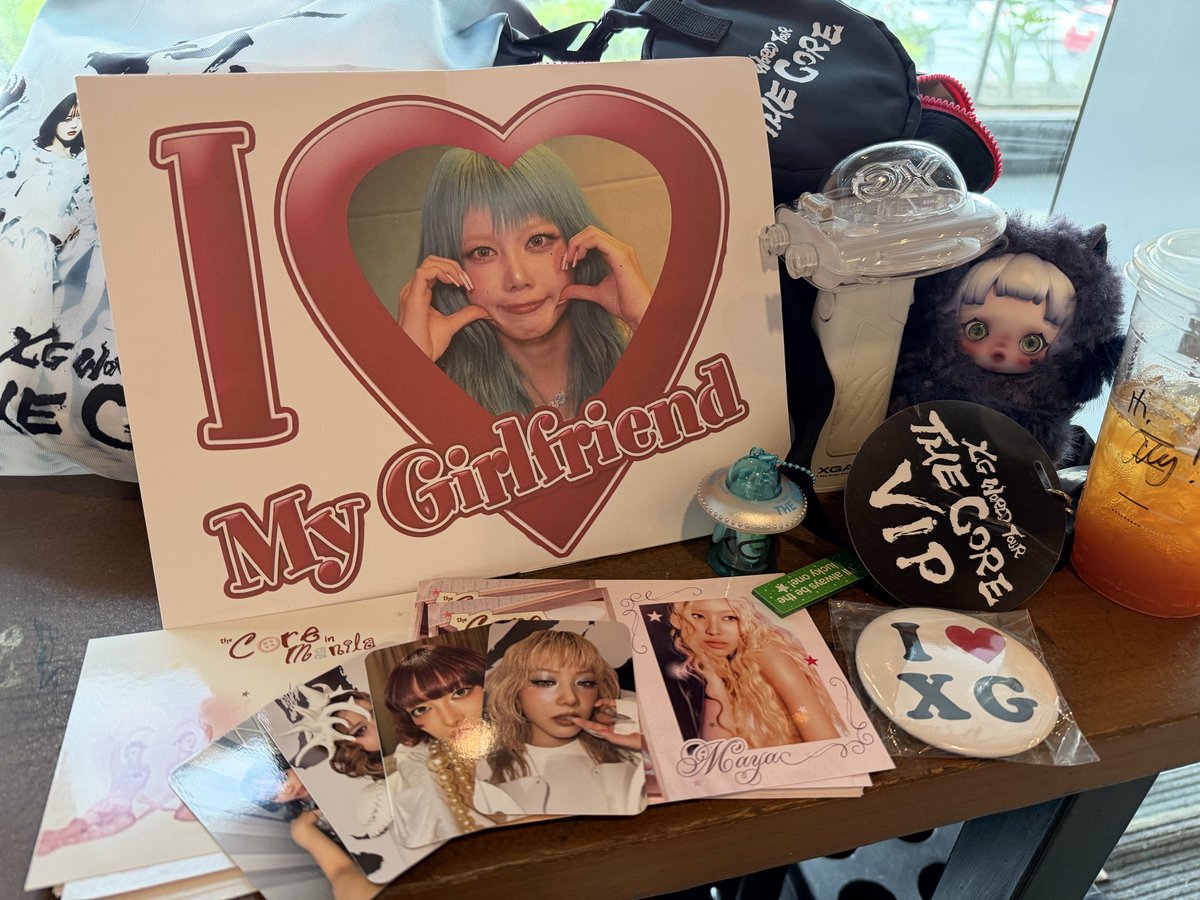 binniecart's tweet photo. hi distributing some postcards here at starbucks near ticket booth / premier suit entrance! also for those i have trades with hehe 

just approach hinata’s gf😝 and pls dont mob! 
#THECORETOUR  
#XG_WorldTour_THECORE  
#XG_WorldTour_THECORE_MANILA https://t.co/bdK8rsb6au