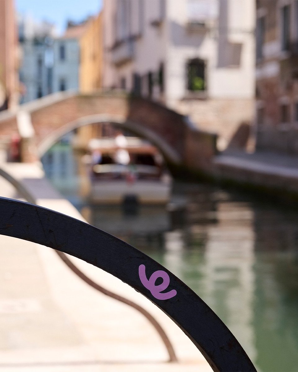 SKZ_Binniverse's tweet photo. 📸 Autry Global Instagram Update 

Autry teasing something new with Changbin coming soon. 👀

"A little pink tail has been popping up all over Venice...Something unexpected is on its way"

Make sure to go engage with the original post
https://t.co/xf5SDX8oF7

#CHANGBINxAUTRY 
#창빈 #스트레이키즈창빈