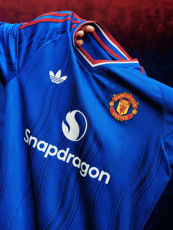 TalalBelieve's tweet photo. الكشف عن الطقم الثاني للموسم الجديد 

أحلى طقم من سنوات؟ 🤔 

🥶🥶🥶🔵🔵🔵 https://t.co/FcCd8BZH3K