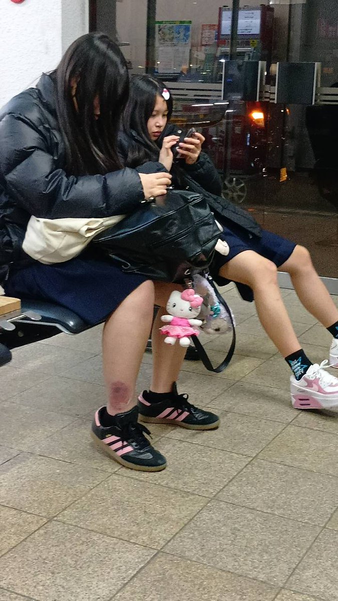 raku_code's tweet photo. 1992年春の4チャンネルで放送。加山雄三宅には酒井和歌子さんが住む。谷啓さんは部長。小松正雄さんは課長。せんだみつお・小倉久寛は営業部。秋野暢子さんは部長。ダンプ松本・松嶋菜々子は宣伝部。蓮舫さん・尾美としのりさんは秘書課。西岡徳馬は関西支社。佐野浅夫さんは板長。赤木春恵さんは女将 https://t.co/3sBAYkHsqS