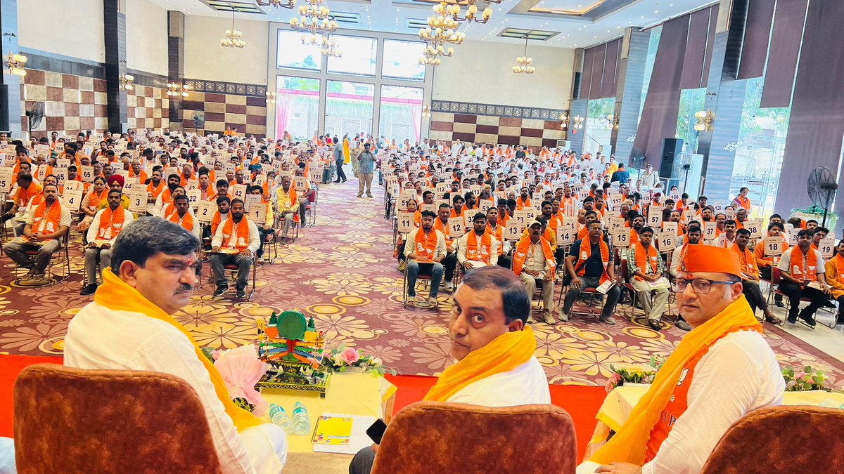 idharampalsingh's tweet photo. आज वाराणसी महानगर में कैण्ट विधानसभा के बूथ अध्यक्ष सत्यापन सम्मेलन को संबोधित किया। 

#BJPUttarPradesh #Varanasi #NarendraModi https://t.co/4AuIuZhac1