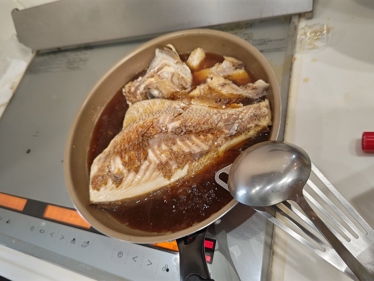 sion_cspr's tweet photo. いちばんでかいの43cmだった！！！

丸々鯛の煮付けにしてもらいよる🤤 https://t.co/GHkutylEK2
