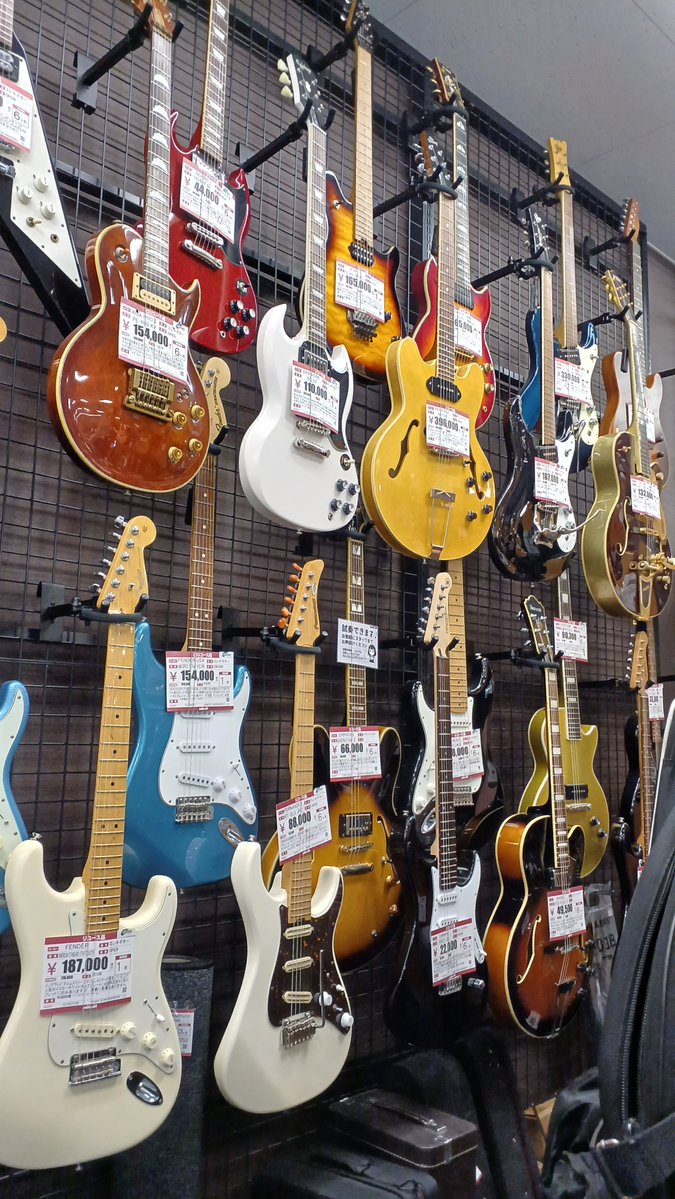 hard_hachiman's tweet photo. ハードオフ仙台八幡店では楽器の買い取り大募集中です！。
GibsonやFenderは勿論国産のメーカーのギターやベースも喜んで買い取りいたします。
#ハードオフ仙台八幡店
#ギターベース
#GibsonFender https://t.co/WVCF5EW9TH