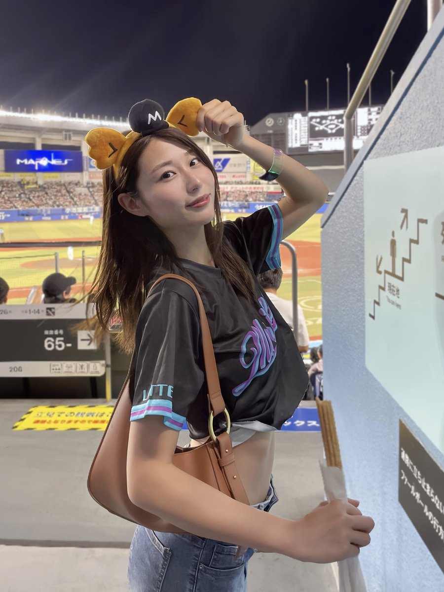 manaka_yuimi's tweet photo. BLACK SUMMER WEEK⚾️🏟️この時期は必ず来てる！！
食べて飲んで幸せいっぱいの1日💕
⁡
RIZIN広島大会から帰ってきたその日にすぐ野球行って、次の日アイドルイベントで充実いっぱいな1週間でした👋♡

 #rizinガール  #rizin  #ヴァイオレット 担当  #千葉ロッテ #野球観戦 https://t.co/dNNkxBZlHr