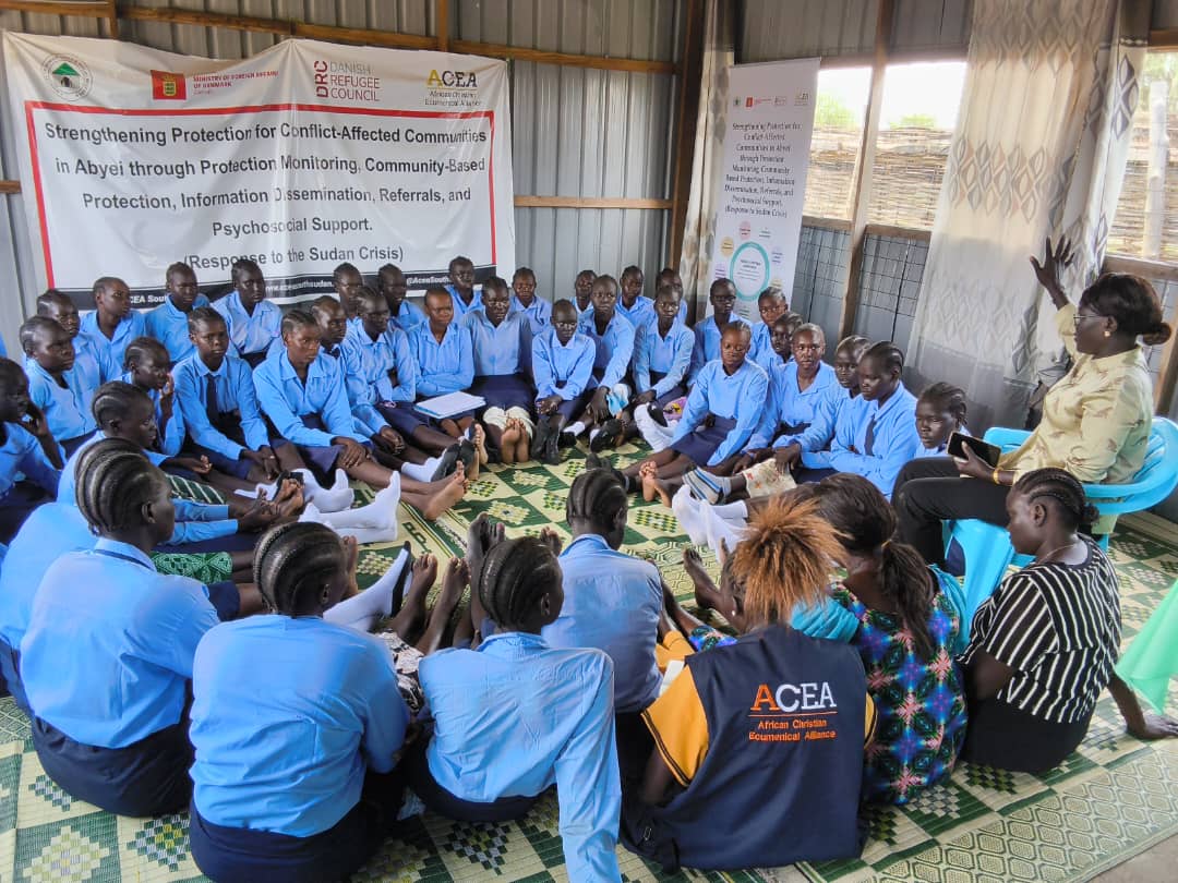 AceaSouthSudan's tweet photo. Under @DRC_SSudan support, Hon. Aluel Minyiel joined returnee &amp; displaced female students in Abyei to create safe spaces for girls, tackling GBV, PSEA, and psychosocial stress head-on. Investing in her voice = investing in protection. #SouthSudan #Abyei #GirlsLead https://t.co/ysncVOtZaX