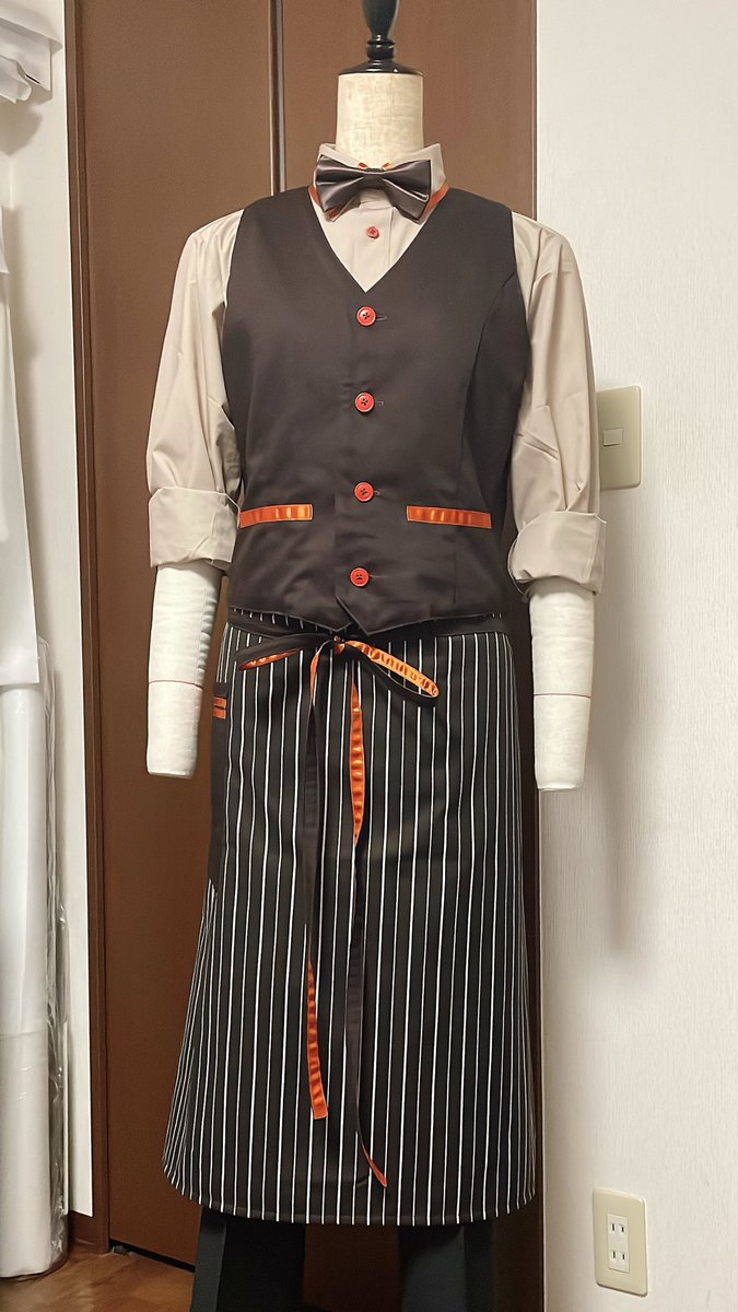 yasaka_cos's tweet photo. えみご10thのカフェ衣装、アーチャーできた！
kawaii〜〜〜！！！

既製品改造のつもりだったから特に作ってるとこの写真ないんだけど、結局そこそこ普通に作るハメになってた🥳 https://t.co/FZgopL3YWC