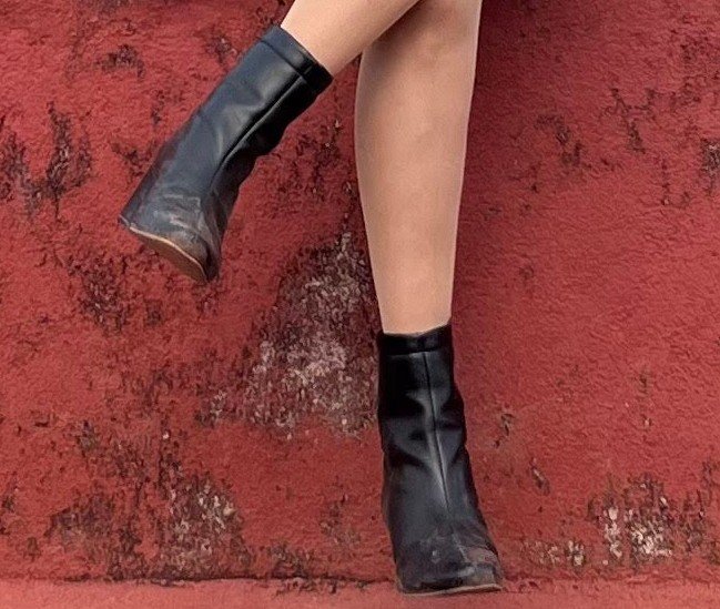 whip432's tweet photo. I see dirt on my boots, i need them cleaned right now,  #Femdom #Goddess
 #Submissive #Dominatrix #BDSM #Domme #Boots https://t.co/qlvOMwRihe