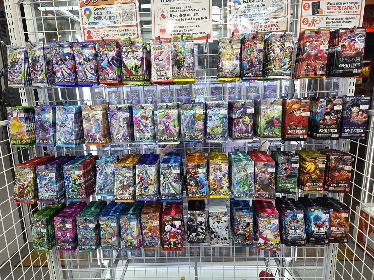 Goyaku_hindi024's tweet photo. 秋葉原の駅前近くにまたカドショができてたから覗いたけど、「これ」で即退店

あとオリパメインでシングル売りほとんどなし、ストレージもなしで黒すぎる https://t.co/u3cRzopwXF