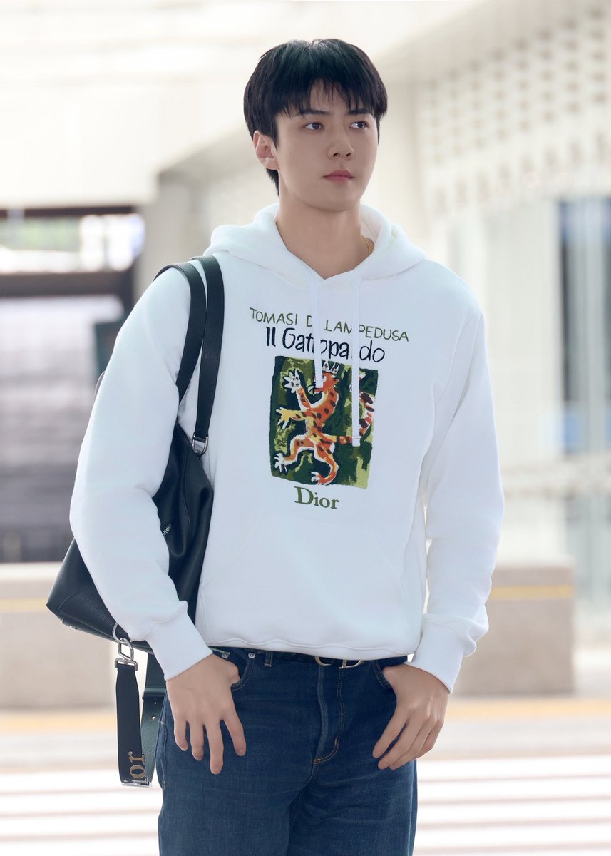 FewE94's tweet photo. SEHUN DIOR SIAM PARAGON
#DiorSiamParagonxSehun #SEHUNxDIOR @Dior https://t.co/NmW4Yt5LPJ