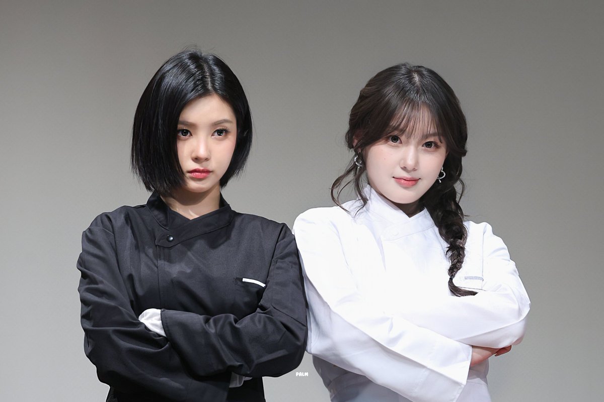 zinebAmira11's tweet photo. #Kep1er #케플러 #김채현 #김다연 #채다즈 #CHAEHYUN #DAYEON
#CHAEDA
🐯🐿️🖤🖤
chaeda
chaeda black chef and white chef 👩🏻🍳👩🏻🍳
✍️SOUNDWAVE Fansign and Video Call Event 📸 https://t.co/oxh7BfjqLK