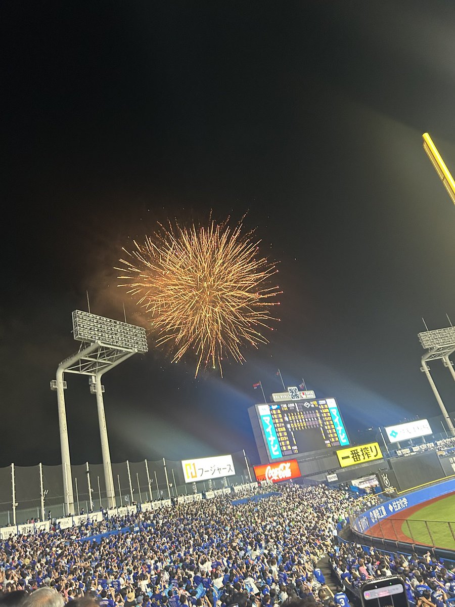 ___umiizu's tweet photo. 17時に仕事終わって明日休みってことは実質休みなので、ね！！！！⚡️🐨⚾️ https://t.co/IDHqyCMnk0
