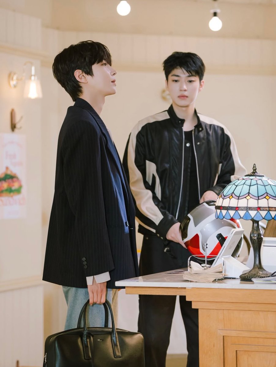 hiingls's tweet photo. 백성철 이분 엄청공평하게 수빈 이재 하나랑 나온 투샷 다 올려줌…….. 🤞 https://t.co/uoZvRQy18j