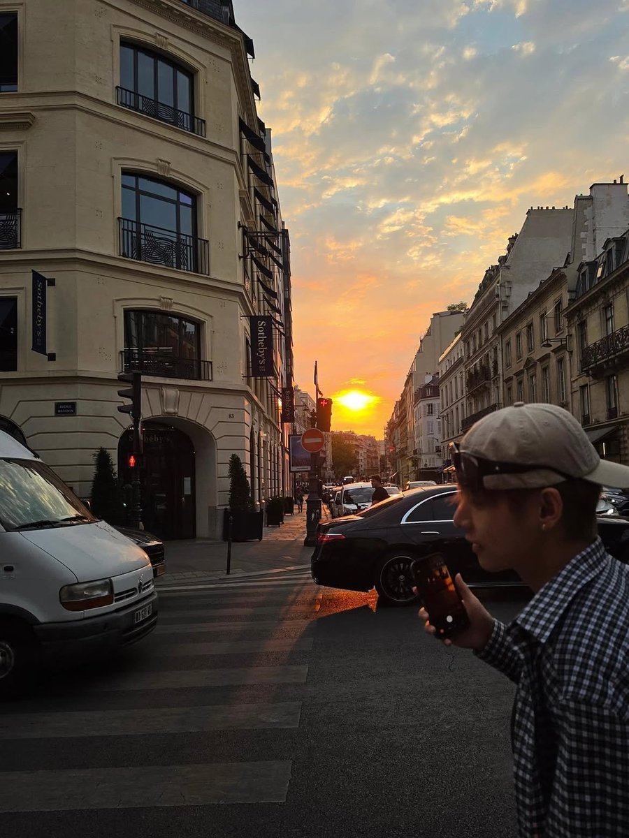btschartsxdaily's tweet photo. #JHOPE via Instagram Post (3)💜 

"BTS WORLD TOUR 'ARIRANG'. PARIS."
https://t.co/CtFjhjEinY https://t.co/bj1w2JRn3o