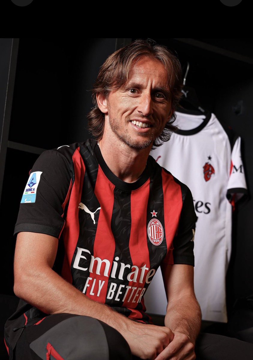 achugwotwins's tweet photo. “ Hey @grok “ , put Luka Modric in the jersey of his future club https://t.co/pFBl1ALfco
