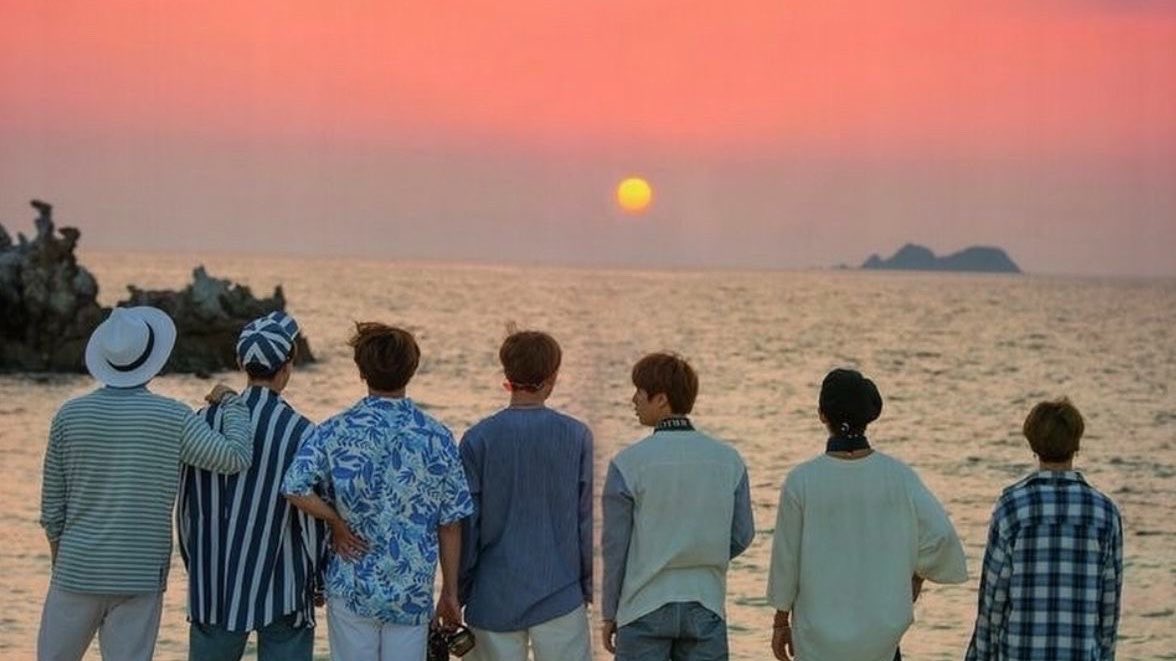 servcuntmin's tweet photo. into the sun https://t.co/1MdaIebxsk