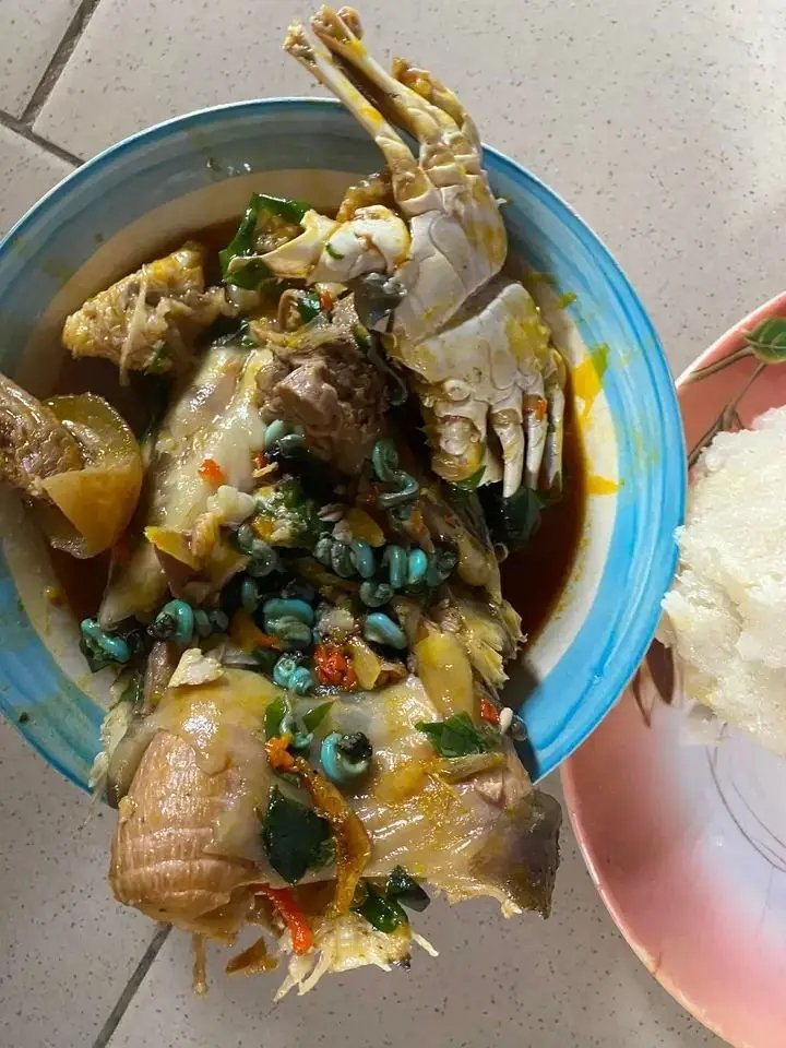 daxpen34's tweet photo. Any Ogoni girl that can cook this soup with 2000 exactly like this 

I will marry you and pay all ur bride price in full 😋😋😋😋 https://t.co/9wVv0VlHoa
