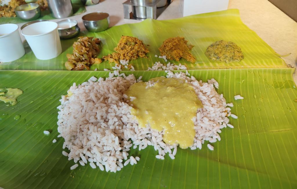 Rama_Chandran_K's tweet photo. #சாப்பிடுவோம் 😍😋
பயங்கரமான பசியில் ஒரு தரமான சாப்பாடு
#Brindhavan https://t.co/7CTH0g6cOE