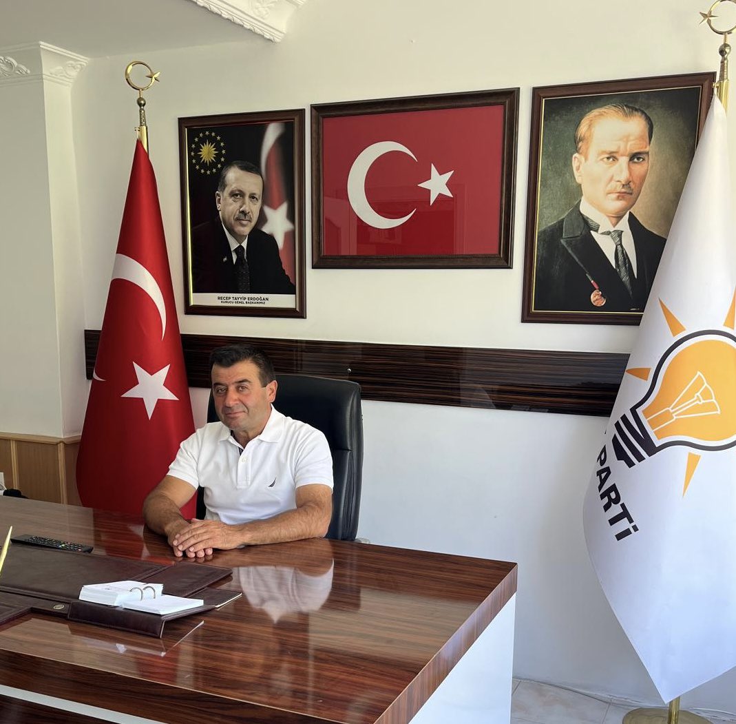 Ak_Korkuteli's tweet photo. Değerli Hemşehrilerimiz, bugünkü Nöbetçi Başkanımız Recep TONGAL. 

Siz değerli vatandaşlarımızı dinlemek için görev başındayız. Teşkilatımıza bekliyoruz. https://t.co/Rl2eL8Z4v2