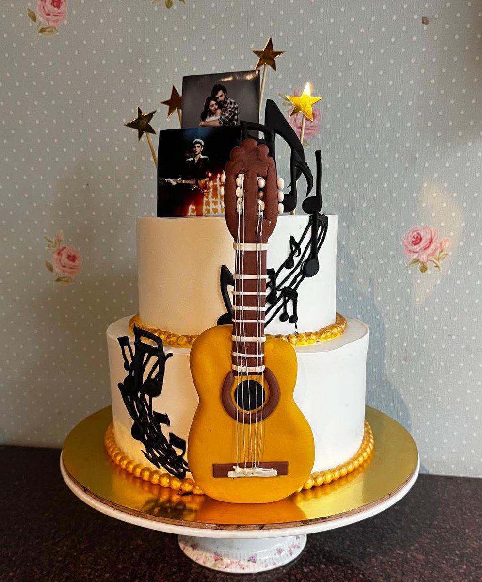 littleone071's tweet photo. SO GLADDDDDD OUR CAKE REACHED ON TIME NOT POSSIBLE WITHOUT YOU GUYS 😭❤️🤌🏻

#ParthSamthaan #MaNan #12YearsOfKYY https://t.co/gjNgHUKkzv