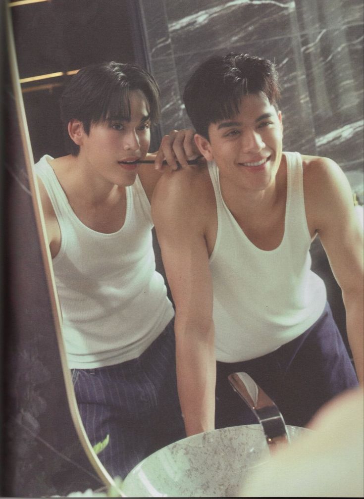 dewilkom's tweet photo. menurutku foto ini gay banget https://t.co/oeFw8lEX84