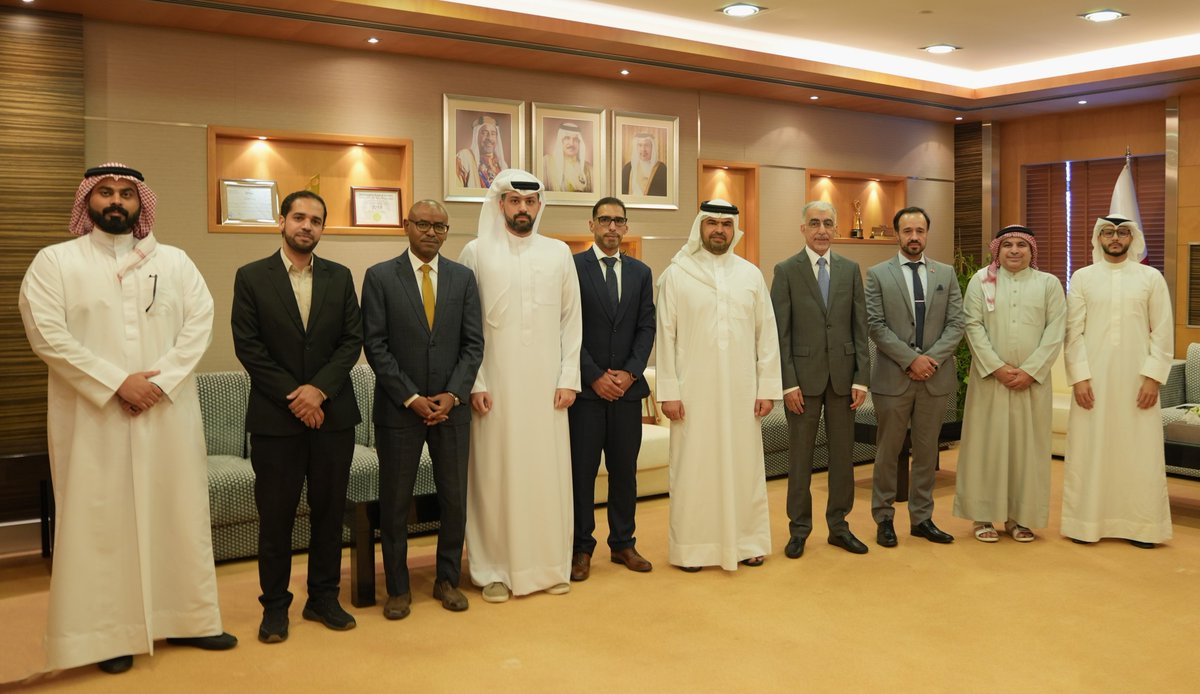Bahrain_Works's tweet photo. وزير الأشغال يكرّم 18 مدير مشروع ومهندسًا لحصولهم على شهادات احترافية دولية في إدارة المشاريع https://t.co/MlX2vgi1uq