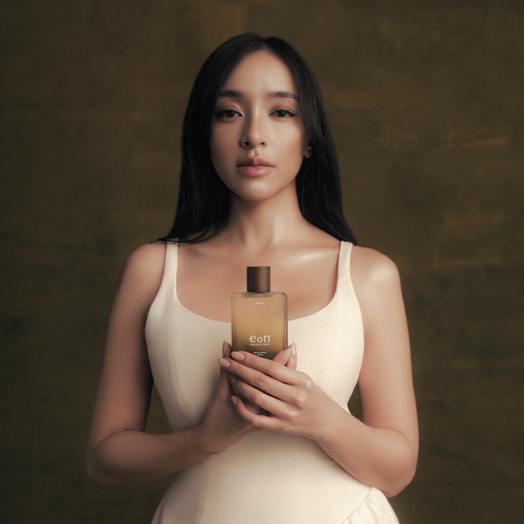 shimaaasyala's tweet photo. UDAH SIAP BELUMMM???
Jam 16.00 Parfum HMNS - Essence of the Night yang collab sama Amanda Zahra udah bisa dibeli di online guyss. 
Tandain dulu nih cepetan!!! https://t.co/YBhwnhE2mR
