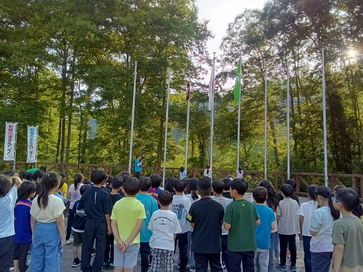 OfficialYGES's tweet photo. 【3年サマプロ】
沢遊びをしました。冷ややかな水の中を歩くととても気持ちがよかったです。水もとても綺麗でした。この後は夕べの集いを終えて夕食になります。 https://t.co/psU0jWO1eo