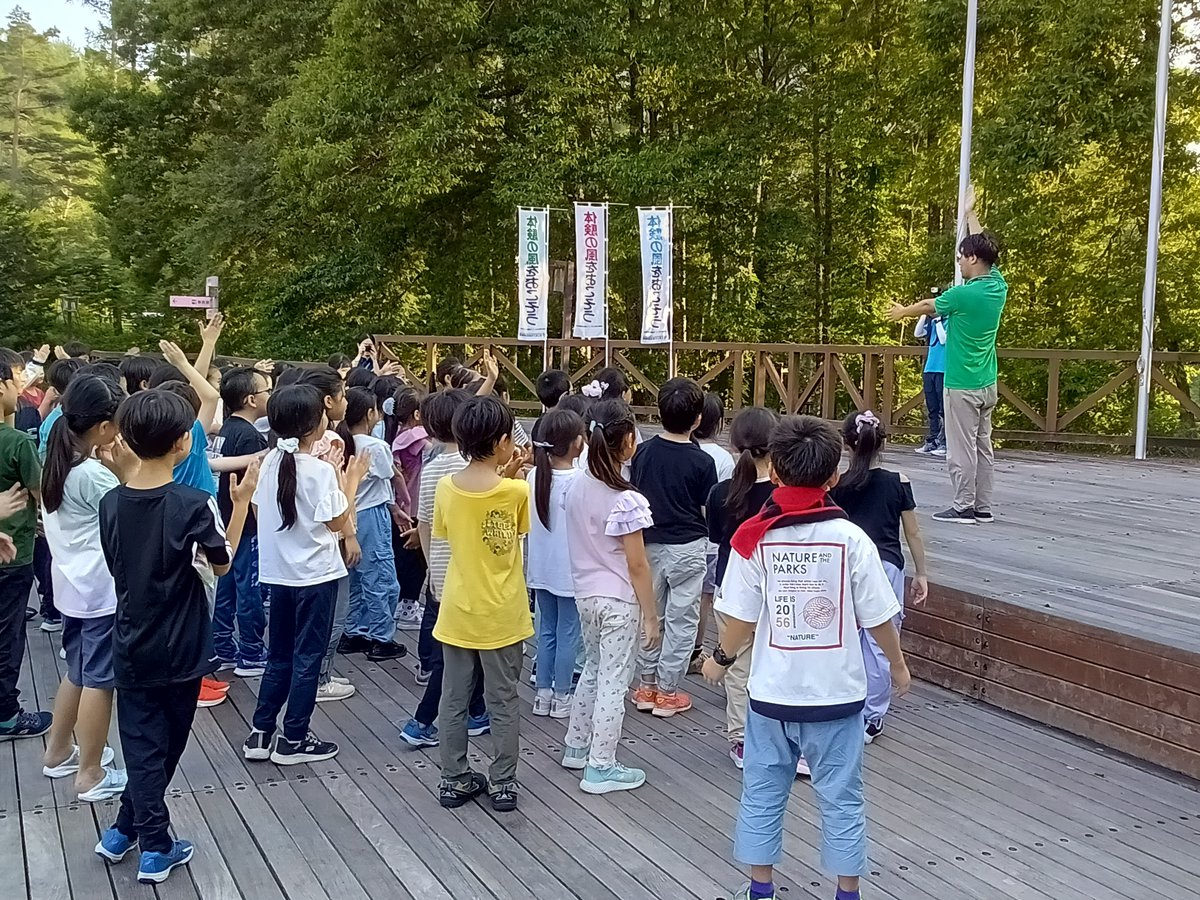 OfficialYGES's tweet photo. 【3年サマプロ】
沢遊びをしました。冷ややかな水の中を歩くととても気持ちがよかったです。水もとても綺麗でした。この後は夕べの集いを終えて夕食になります。 https://t.co/psU0jWO1eo