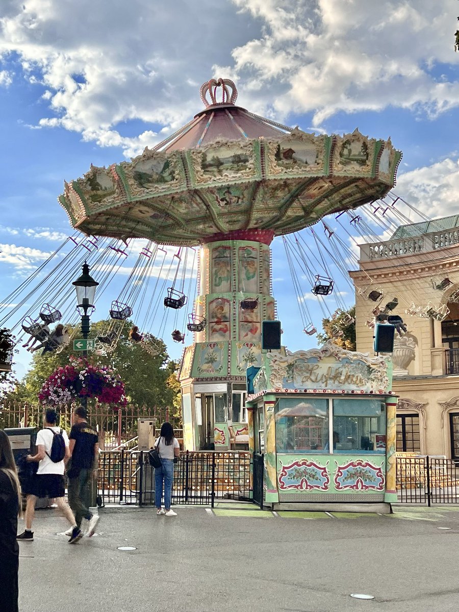 agent_old's tweet photo. @DailyPicTheme2 The lovely carousel at Prater Park, Vienna. https://t.co/VJ5bgILzH5