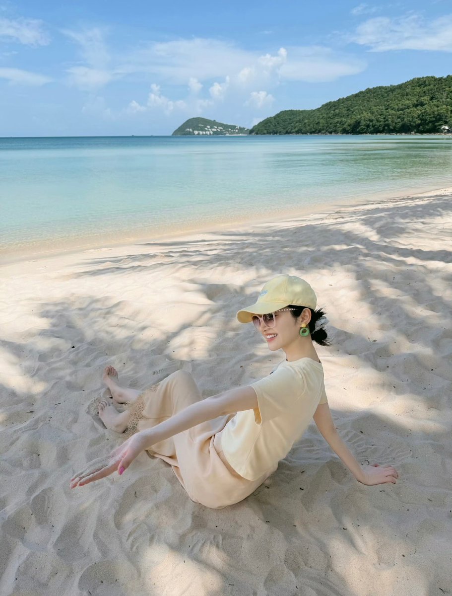 _Apink0419_'s tweet photo. Little Pretty Sunshine ☀️🏖️🐚💛

#JingTian #景甜 #CDrama https://t.co/6HZX3kl2so