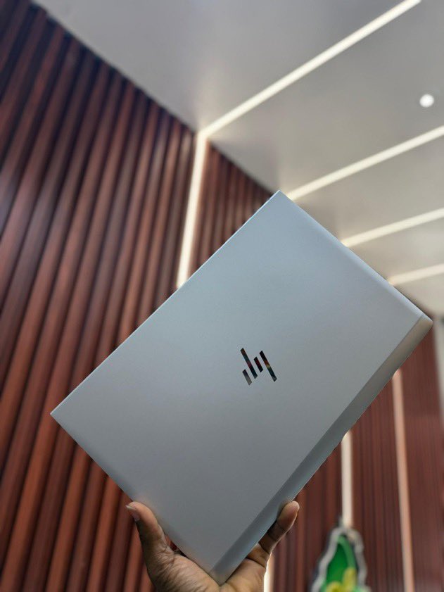 _khendrickk's tweet photo. *HP ELITEBOOK 840 G7*
Intel®️ core i7 10th gen vpro  base @2.30ghz, max turbo frequency @4.40ghz
•13inches"
•Memory speed: 2400mhz
•Ram: 16 DDR4
•512SSD
•Graphics: intel UHD Graphics for 10th gen(4GB)
•Keyboard💡
•Fingerprint
•Win 11 pro
•SIM SLOT

Ghc: 5.5k
☎️0241636577 https://t.co/c42GwI8HmH