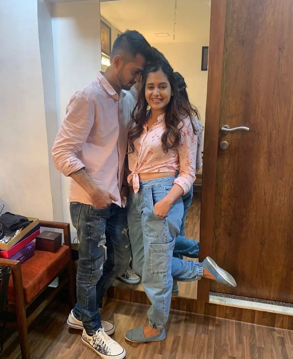 Code65h's tweet photo. @InayaNatasha @Abhira_OG Tell us, how did you find out that Pranali is a homewrecker? Did someone tell you? Were Shruti and Ashay actually a couple? How is that even possible when there isn't a single photo of them together as a couple? The girl's boyfriend so stop it.👇 https://t.co/FiVsdgeLOZ