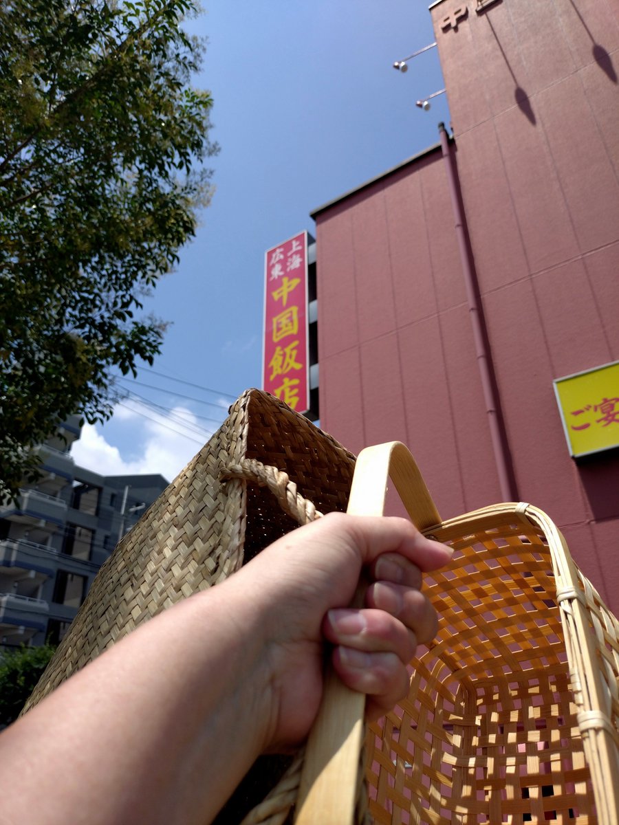 cococonokokoko's tweet photo. 暑すぎるので、お店に頼りました

テイクアウト🚙💨

美味しかった

蒸し鶏の冷製 葱油ソース
海老のチリソース煮
特製 玉子春巻
八宝菜
五目チャーハン
五目焼きそば

#chinesefood
#上海料理
#広東料理
#中国飯店 https://t.co/FLx9J4FGnM