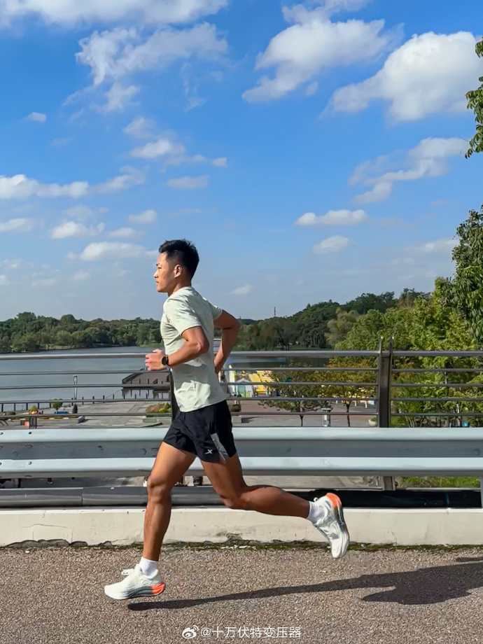 HyeFilleroxsu's tweet photo. [Hit a personal best Not today—today I’m chasing a new edge. Pushing past the limit I thought was mine, one small, messy step at a time. #ChallengeMode #BreakYourOwnRecord]， https://t.co/QgGn0pWp4V