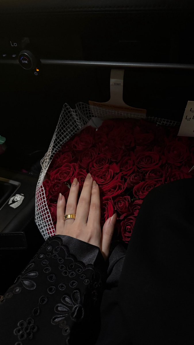 WejdanJafari's tweet photo. أصبح الدار داري والمَكان مكاني
ومحبوبي جنبي💍❣️ https://t.co/XS703rUap5