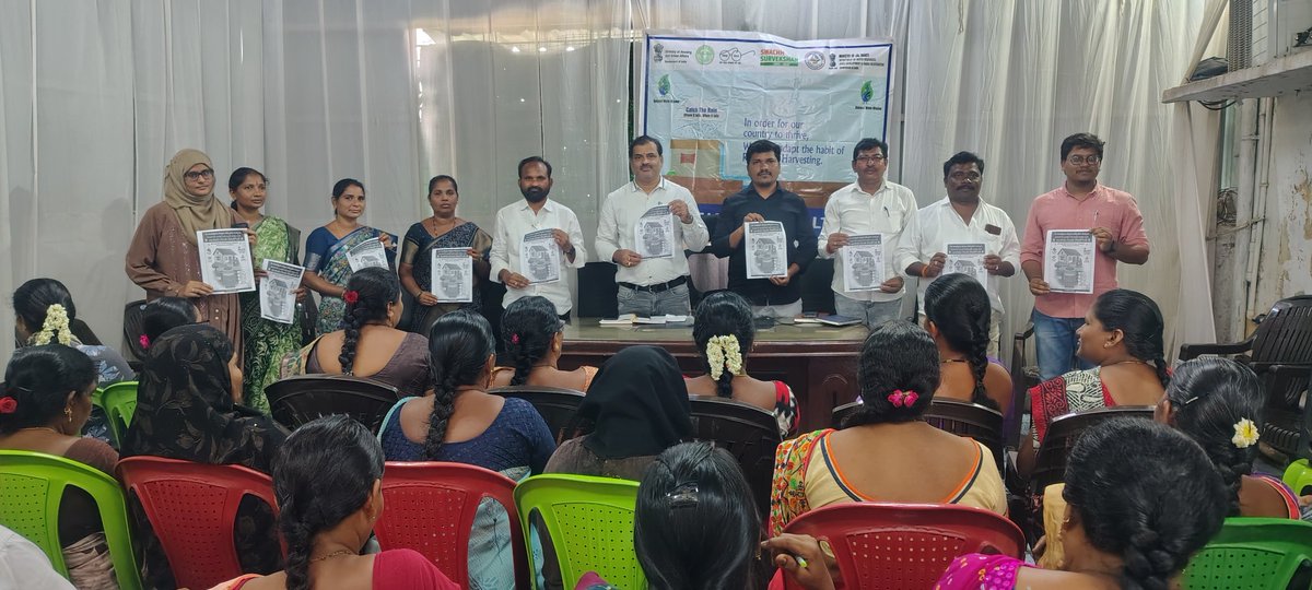 MC_Ieeja's tweet photo. #CatchTheRain #SaveWater @cdmatelangana @MoHUA_India @JalShaktiAbhyan
Good afternoon Sir/madam, Brochure on catch the rain has been released by Municipal commissioner and councillor in ieeja Municipality sir. https://t.co/Np8hdEK0XK