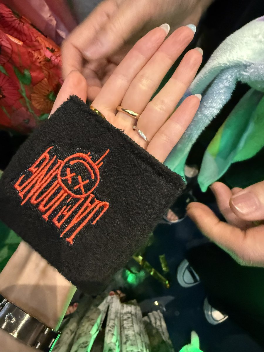 jemmy1217's tweet photo. ジェジュン😊一部お疲れ様❣️福岡もスタートからみんなテンションがスゴかったね〜😆🙌後ろの方がジェジュンリストバンドをゲット👏✨ジェジュン愛してる😘
@bornfreeonekiss
#김재중 #ジェジュン #金在中 #KimJaejoong #Jaejoong
#OASIS
#道しるべ
#JAEJOONG_TOUR_86PERCENT
#zepp_fukuoka
#iNKODE https://t.co/ApP5F19Zn0