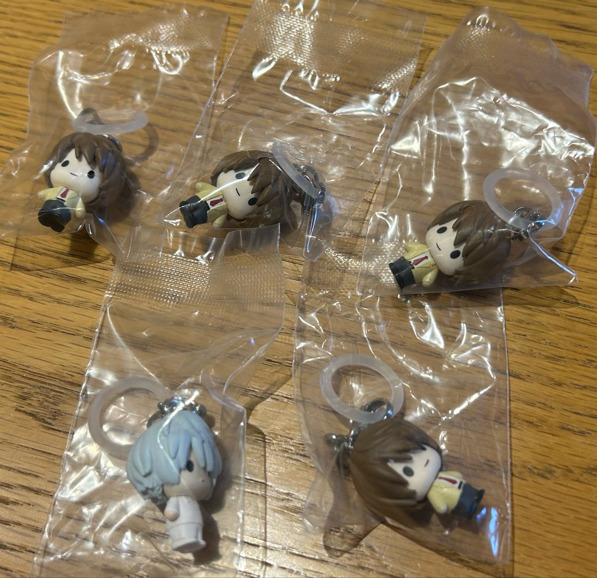 popoco_army's tweet photo. デスノート DEATH NOTE めじるしアクセサリー　交換

【譲】夜神月x4  ニア

【求】L or ミサミサ
　　BLEACH 藍染

郵送にて交換希望ですが
お日にちにより池袋、大宮にて手渡し可能 https://t.co/G64cfVrPcJ