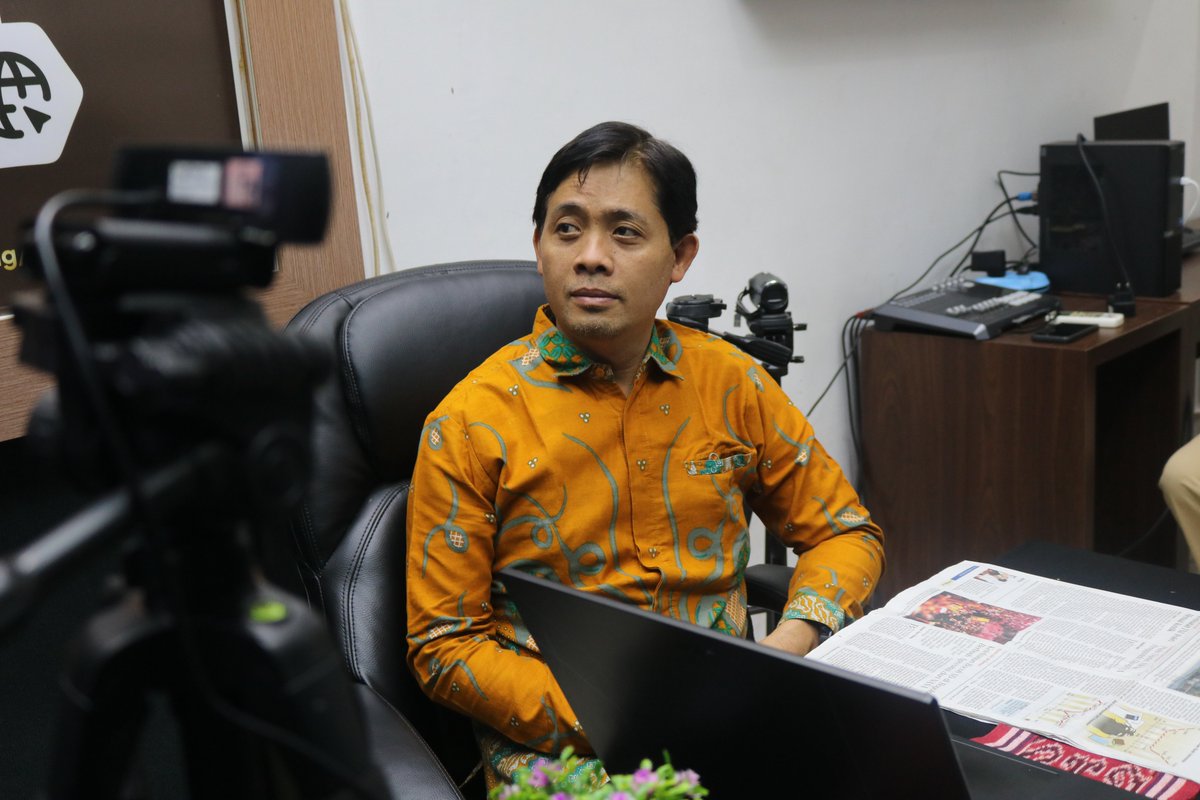 KpuJepara's tweet photo. #TemanPemilih...
Anggota KPU Kabupaten Jepara Muhammadun bersama kepala Subbagian serta staf yang membidangi SDM mengikuti kegiatan Talk to Me Episode Ke-9 yang diselenggarakan KPU Provinsi Jawa Tengah secara daring, Rabu (22/7/2026).
@KPU_ID 
@KPU_Jateng 
#KPUMelayani
#KPUJepara https://t.co/kCkK1SGxs8