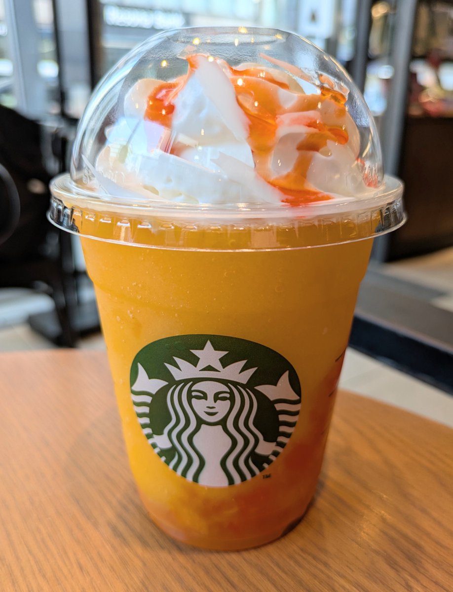 ama2_50's tweet photo. スタバ☕✨で新作フラペチーノ❄️
オレンジマンゴー🍊🥭頂きましたー
果肉がいっぱーい😚🧡🧡
おいしかったー😋 https://t.co/RbWDOzOg8g