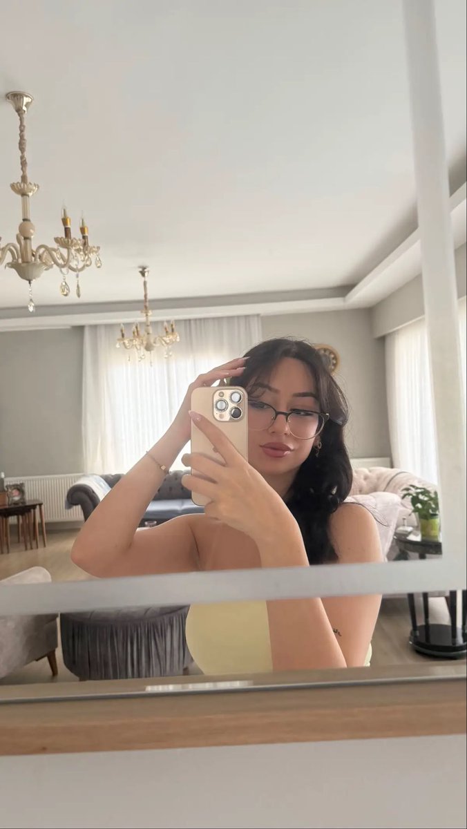 Leydia06's tweet photo. Demin obsession filmini izledim ilişkilerden bir kez daha soğudum biz yine one night takılmaya devam 😋😋 https://t.co/92K9HD36RY