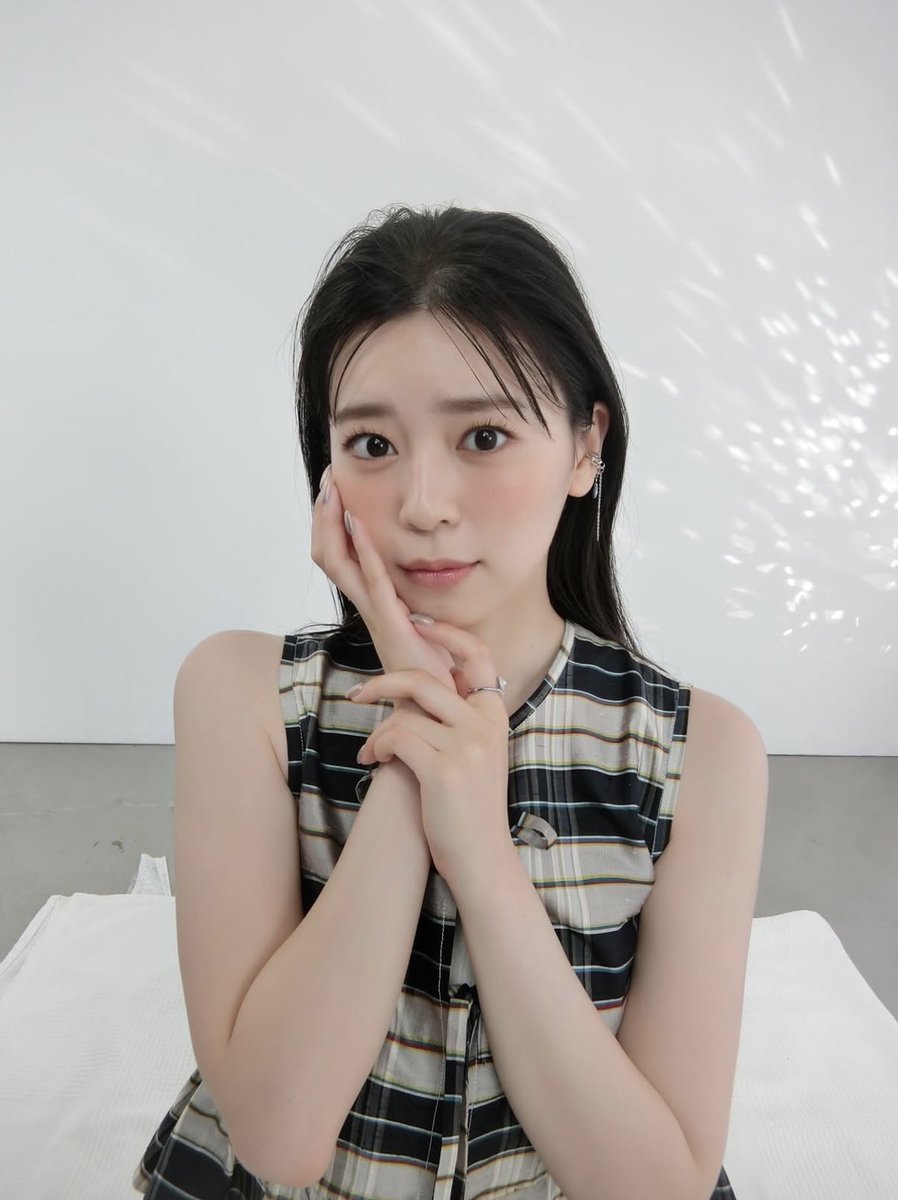 sendenbu_staff's tweet photo. 📣ときめき♡いんふぉ📣 ̖́

／
  本日7/22(水)発売💫
  『美的』9月号📚
  #坂井仁香 が登場しております❤️
＼

色んなひとちゃんが見れるかも…！？👀

ぜひチェックしてください☺️🤲🏻

#美的 @bitekicom
#超とき宣 https://t.co/V4ToEHf2UB