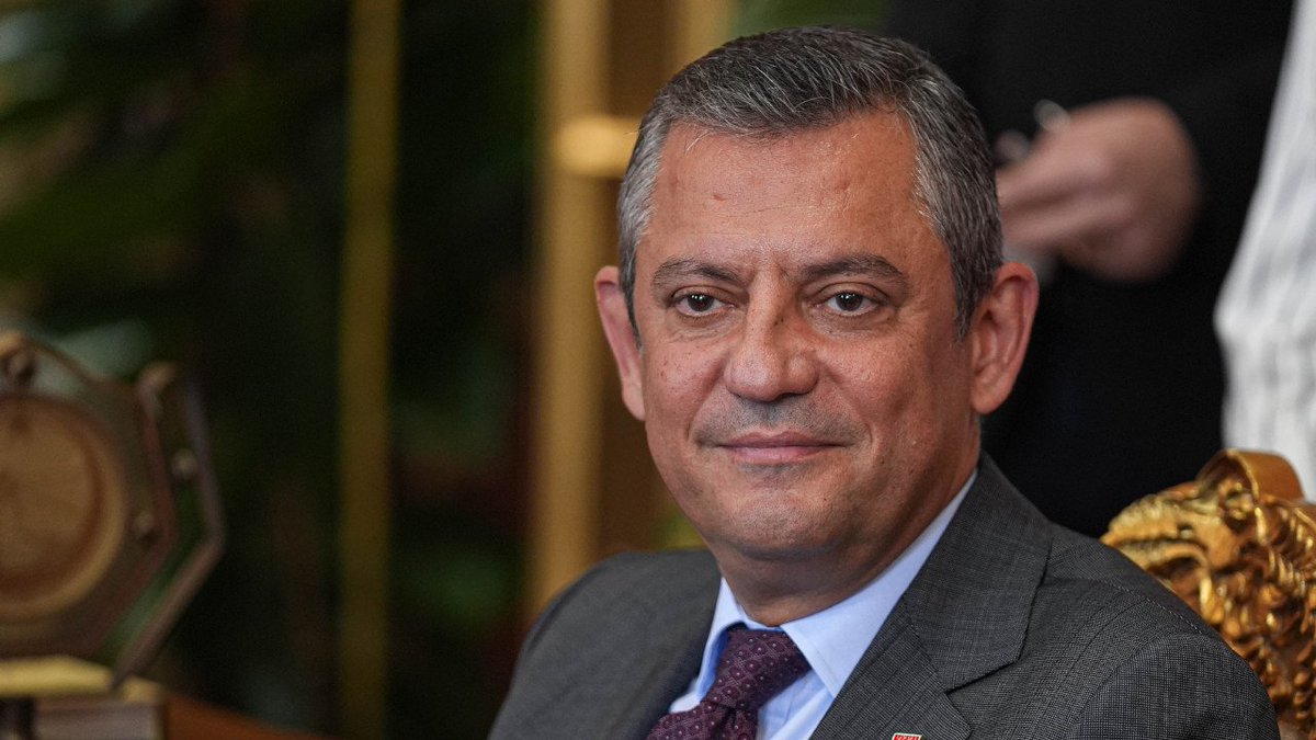 etkiIihabery's tweet photo. Özgür Özel, yeni partinin seçime sokulmaması ihtimaline karşı bir tane de yedek parti hazırlığı yapıyor.

(Murat Yetkin) https://t.co/7pivqWCtfp