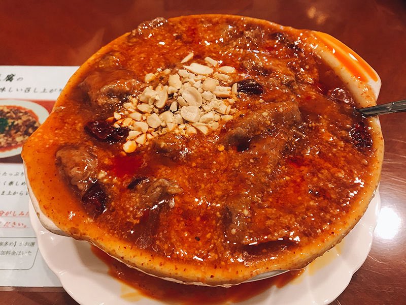 toshizou_omu's tweet photo. 【大阪で麻婆豆腐を食べるなら、ここは外せない…】

📍大阪・天満
双龍居 天満駅前店

正直、中華は何を頼んでも同じだと思ってた。

でもこの麻婆豆腐だけは別格。

旨みと辛さのバランスが絶妙。
ボリューミーで白ご飯が止まらない。

天満へ行く理由になる一軒です。 https://t.co/FTJAwuLnsD