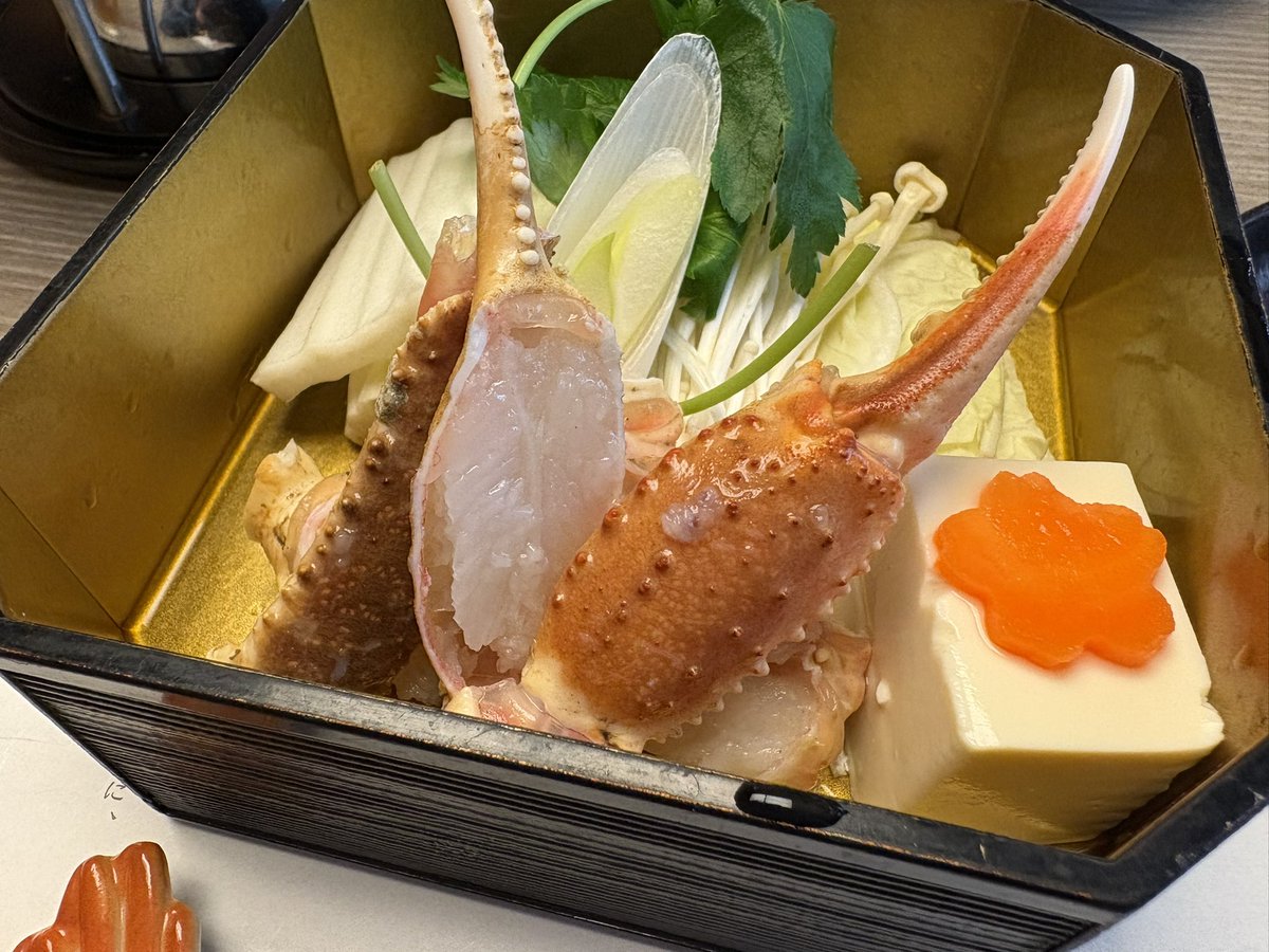 akiosuGAME's tweet photo. 昨日のお祝いご飯°˖✧◝(⁰▿⁰)◜✧˖°
と、デザートのアイス。どう森コラボのやつ美味しかったからまた食べる‼︎ https://t.co/EVGQawiyae