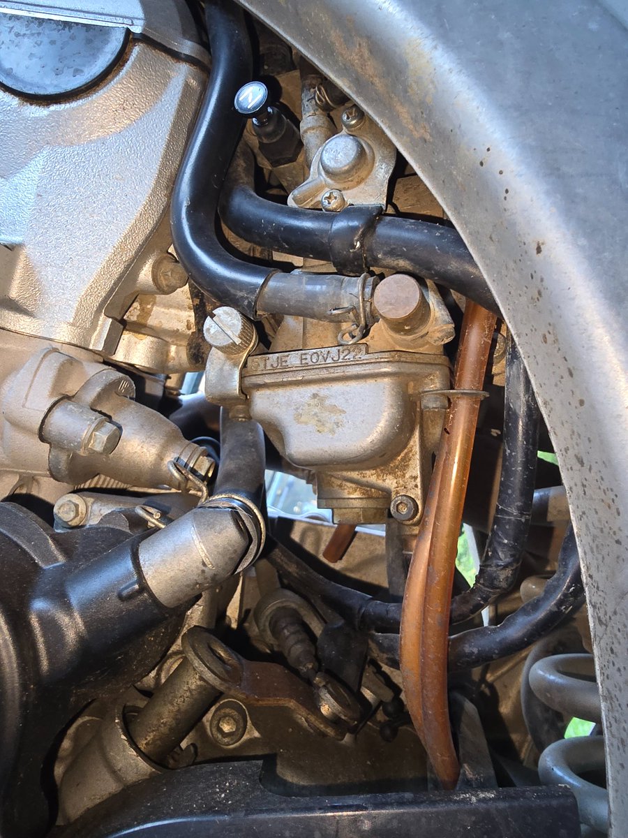 ListianThought's tweet photo. Carburettors are White mans magic. They're a symphony of air and fuel and rider input. 
This is my bike, a 2008 WR450R. https://t.co/BI7wAsYI5T