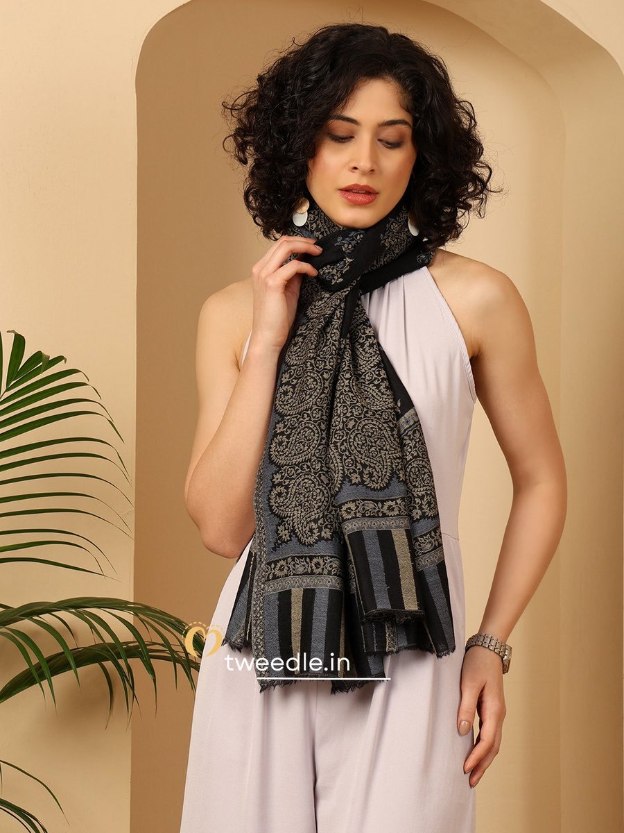 TweedleIndia's tweet photo. Understated luxury. Effortless grace. 🖤
​Crafted to layer seamlessly over ethnic ensembles or structured western silhouettes. Delicate motifs meet rich texture in our signature weave.
​Drape it. Layer it. Make it yours. 
​Only at https://t.co/yp8xaJzMp0
​#Tweedle #HeritageWeaves https://t.co/Q6QJElv04K