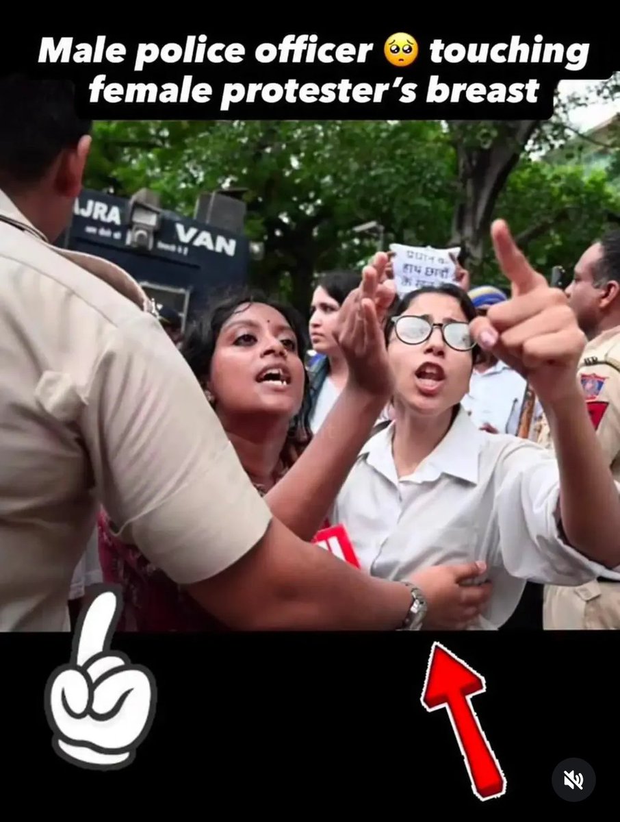 Arjumya's tweet photo. ये police है या गुंडे या rss या रेपिस्ट ये सब मोदी सरकार https://t.co/8UqtNY3u7D