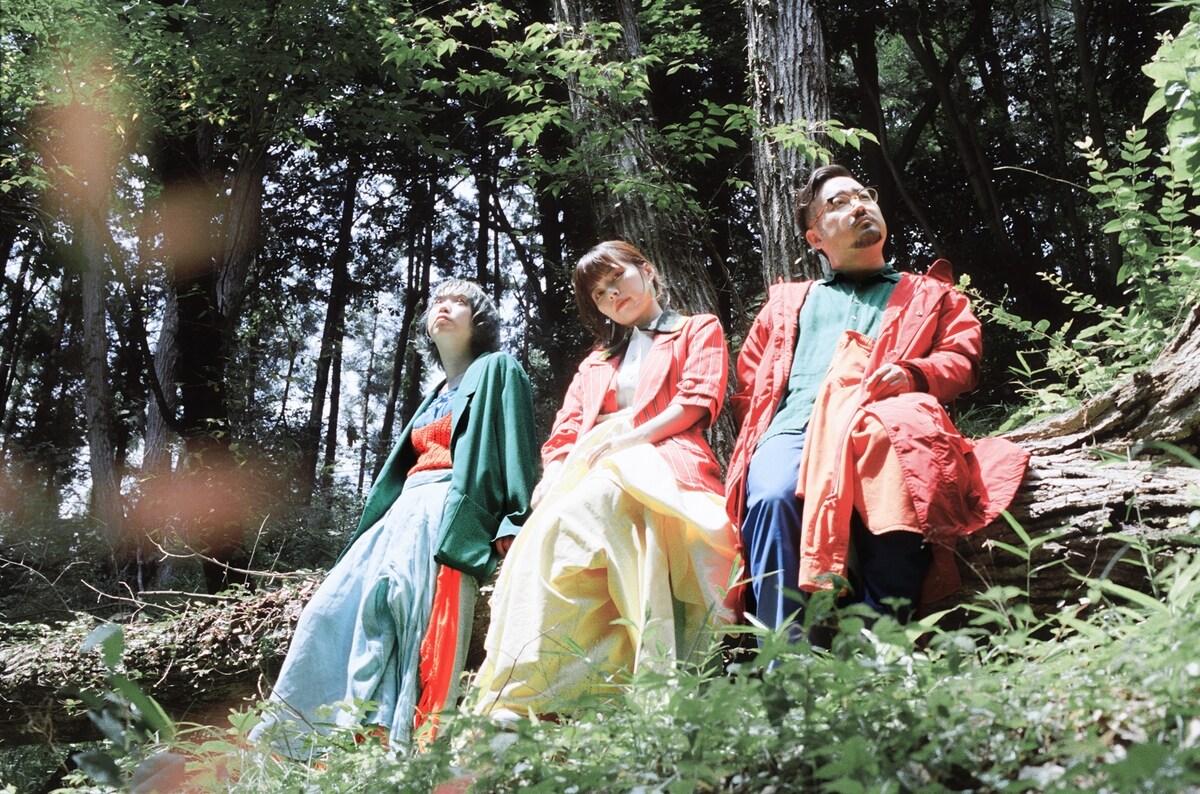 natalie_mu's tweet photo. DADARAY、新曲「メイヨー」配信リリース
加藤マニが監督を務めたMVも公開
https://t.co/754UbFKK0U

川谷絵音「久しぶりに振り切ったポップソングを作りました」

#DADARAY https://t.co/DwGGSsyPia