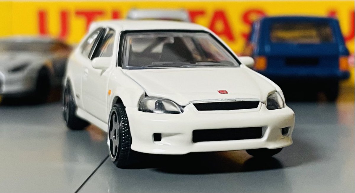 _urataro_'s tweet photo. Majorette HONDA CIVIC TYPE R EK9

当時このEK9だけはなんとしてでも手に入れたいって気持ちが強かったです
初登場時はEKだけ一アソにつき一種でしたからね
ただ意外と近所のイオンでは34だけ荒らされ、EKとエボは残り気味でした

なんだかんだ装着されてるホイールは個人的に好感持てます https://t.co/PxmKfafKc4